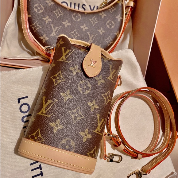 Louis Vuitton FOLD ME Pouch crossbody bag - Picture 1 of 5